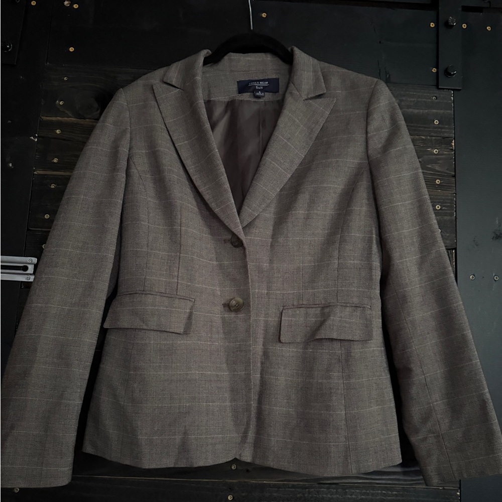 Jones Wear Brown Blazer & pant suit with Notched Lapels and Structured Shoulders